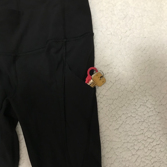 Lululemon Cropped Leggings (19") - Picture 4 of 9